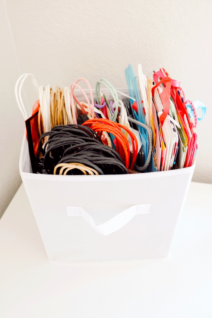 How to organize gift bags